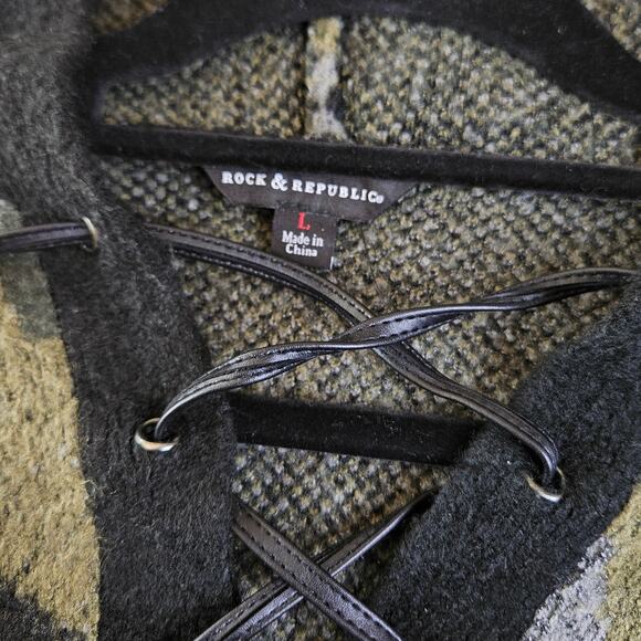 Rock & Republic Green Camo Hoodie Sweater LaceUp V-Neck Fall Grunge Sleeze Large - Picture 5 of 8